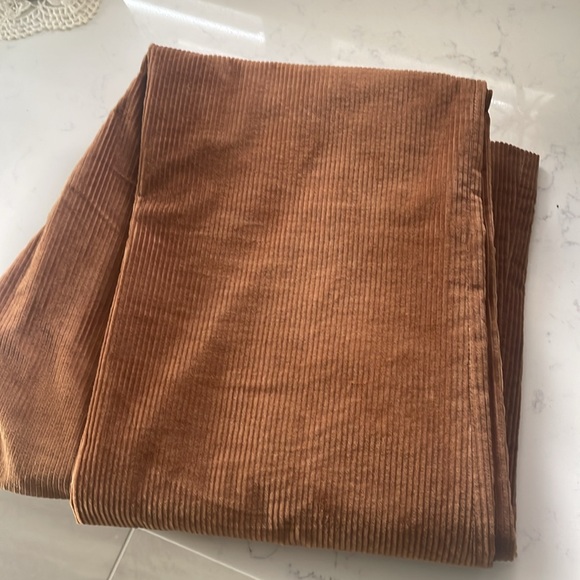 Frame pintuck corduroy trousers in Camel - Picture 8 of 10